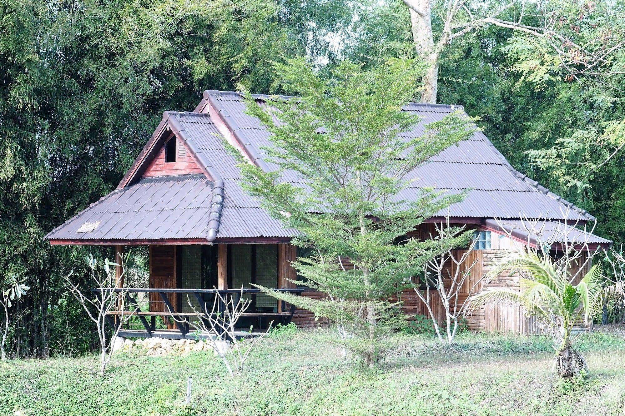 Baan Ricky Motocross And Enduro Track Hotel Ban Huai Maenam Noi Exterior photo
