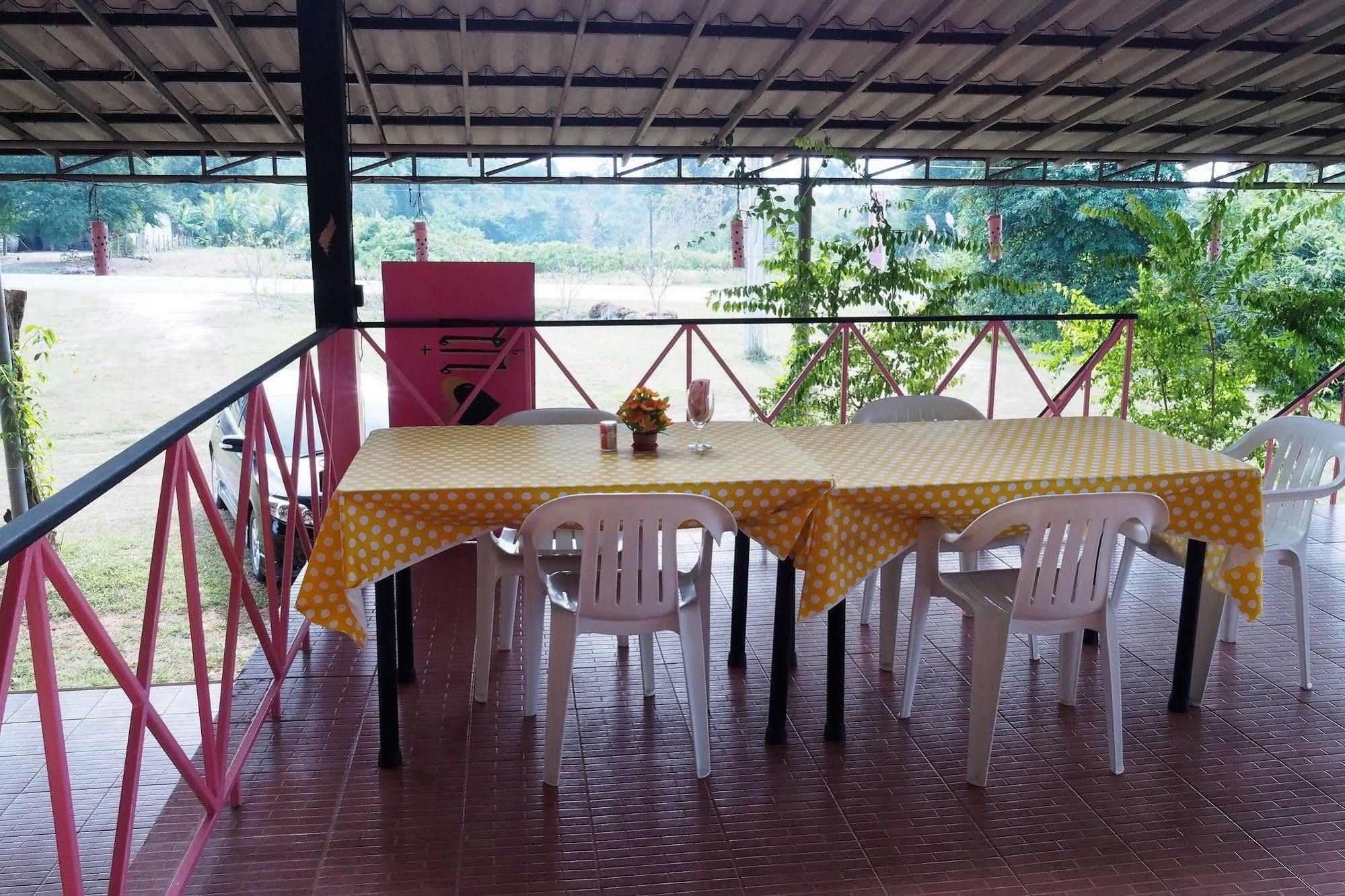 Baan Ricky Motocross And Enduro Track Hotel Ban Huai Maenam Noi Exterior photo