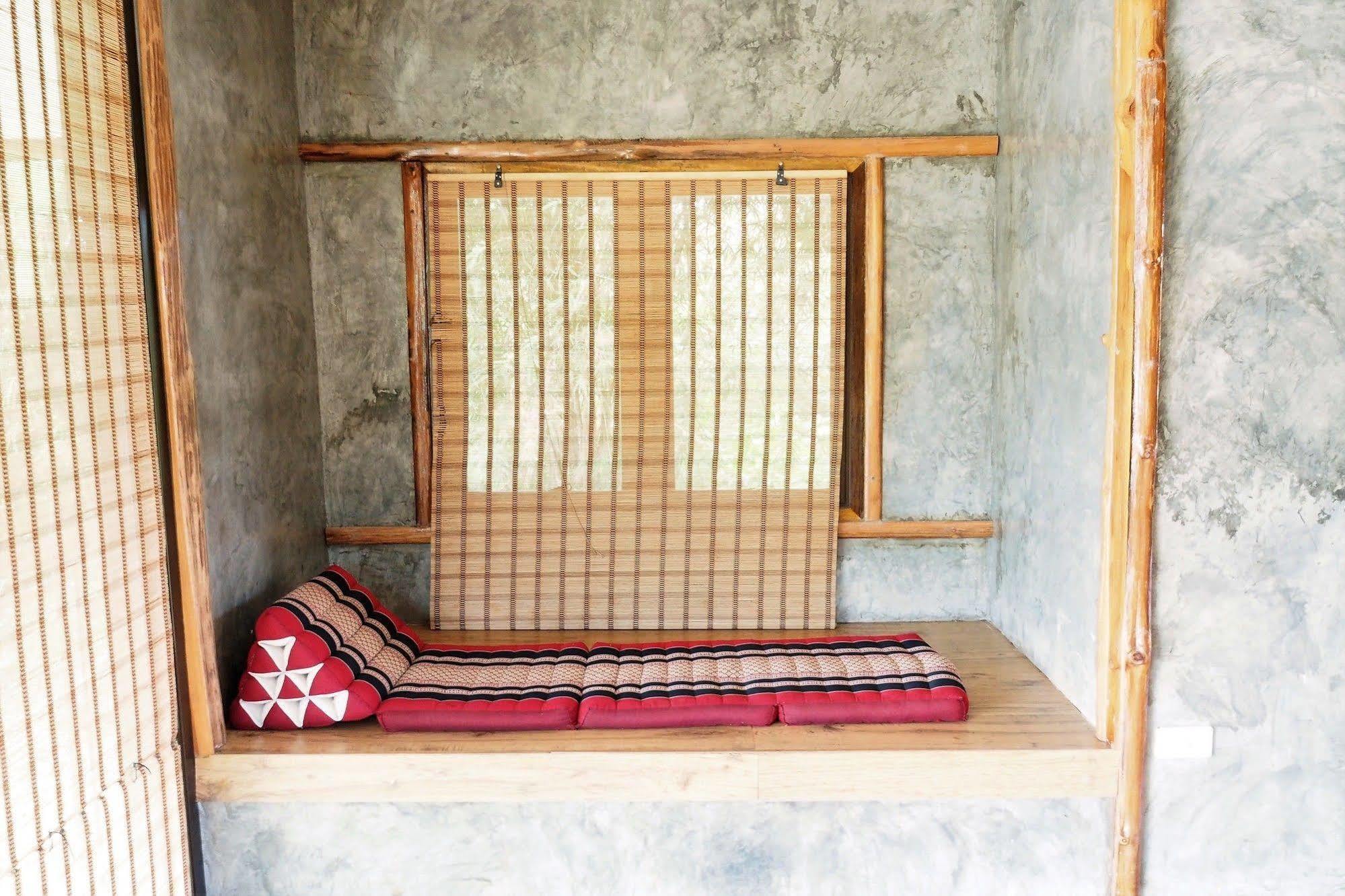 Baan Ricky Motocross And Enduro Track Hotel Ban Huai Maenam Noi Exterior photo