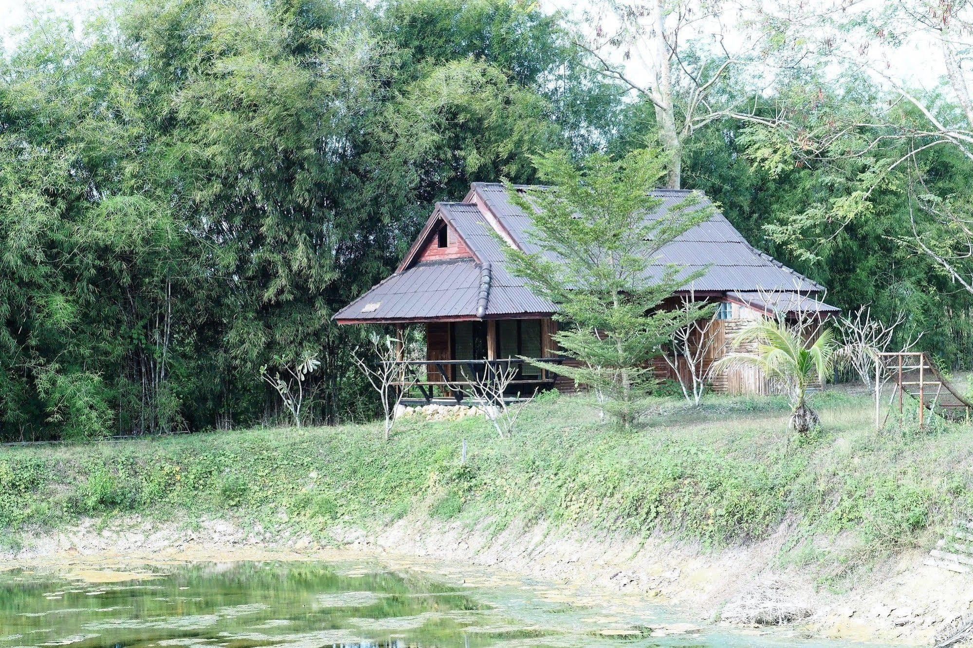 Baan Ricky Motocross And Enduro Track Hotel Ban Huai Maenam Noi Exterior photo